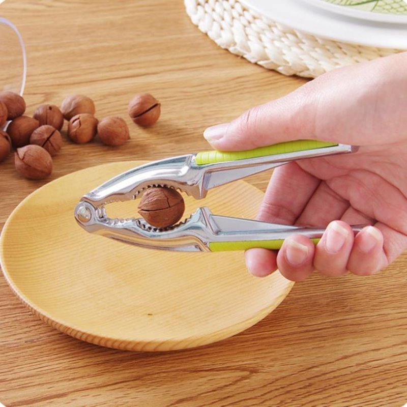 Multifunctional nut clip peeling