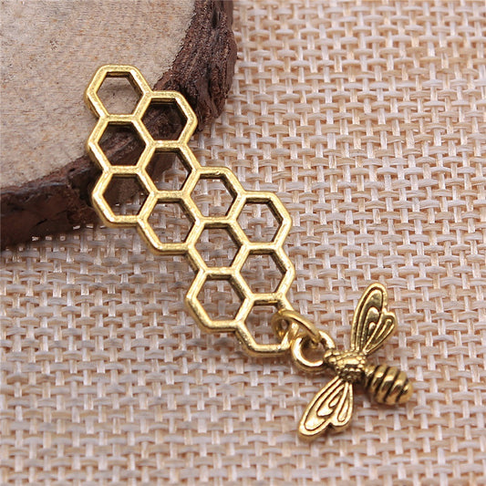 45x15mm 2.2g Flying Animal Hive Bee Pendant