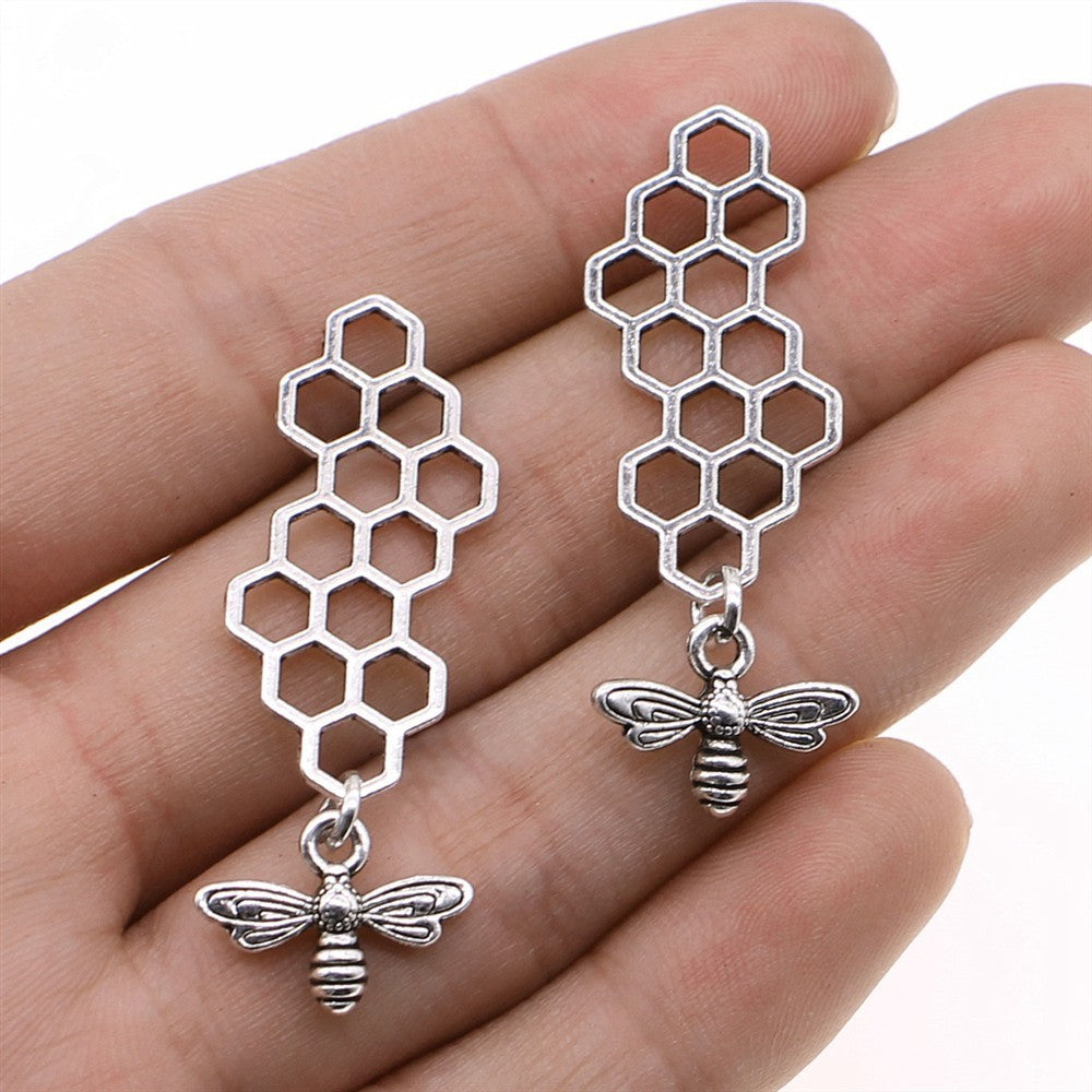 45x15mm 2.2g Flying Animal Hive Bee Pendant
