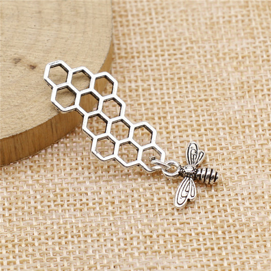 45x15mm 2.2g Flying Animal Hive Bee Pendant