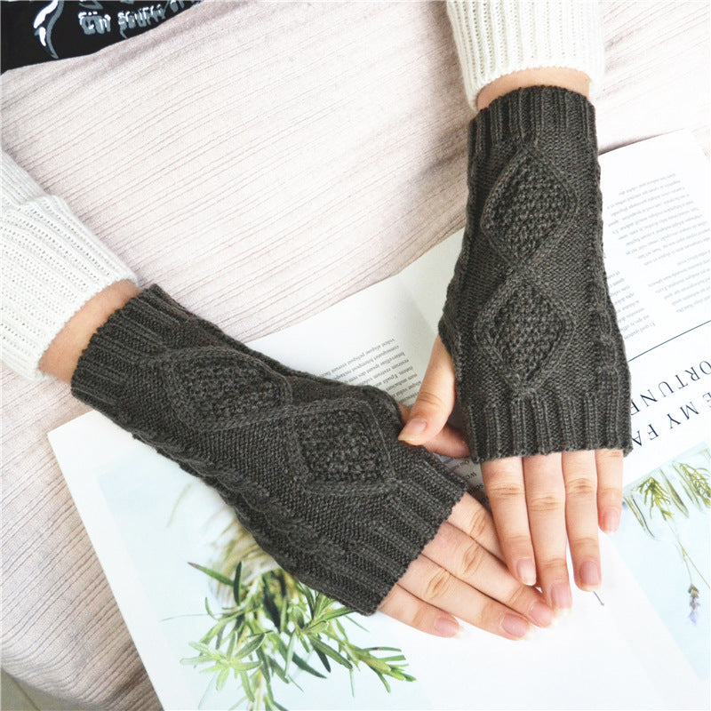 Cute fingerless diamond check gloves