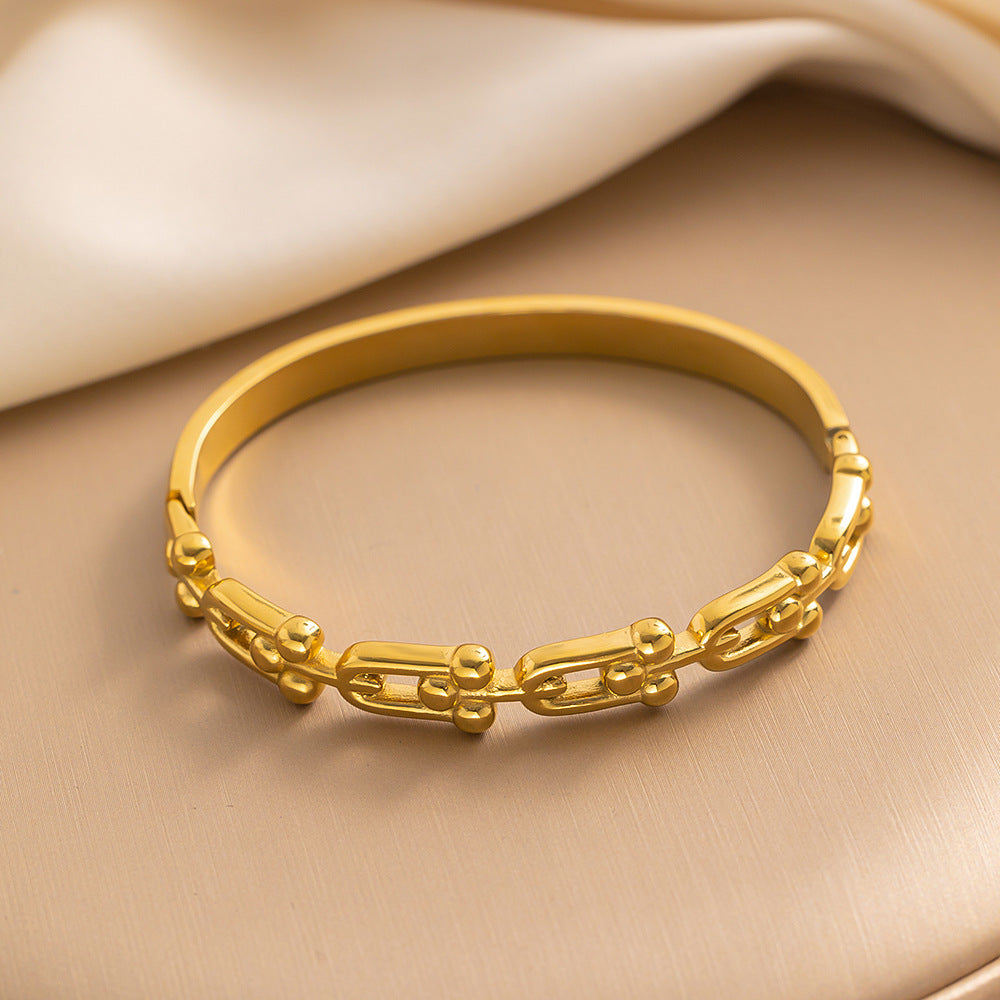 Simple U-shaped Vachette Clasp Bracelet