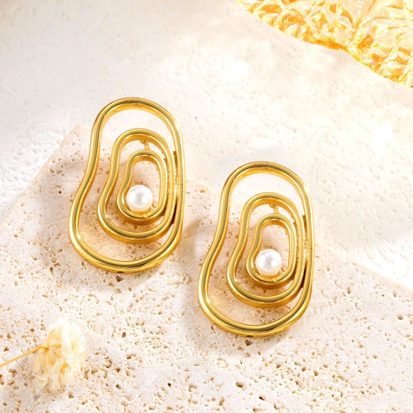 Vortex Oval Line Pearl Stud Earrings Exaggerated